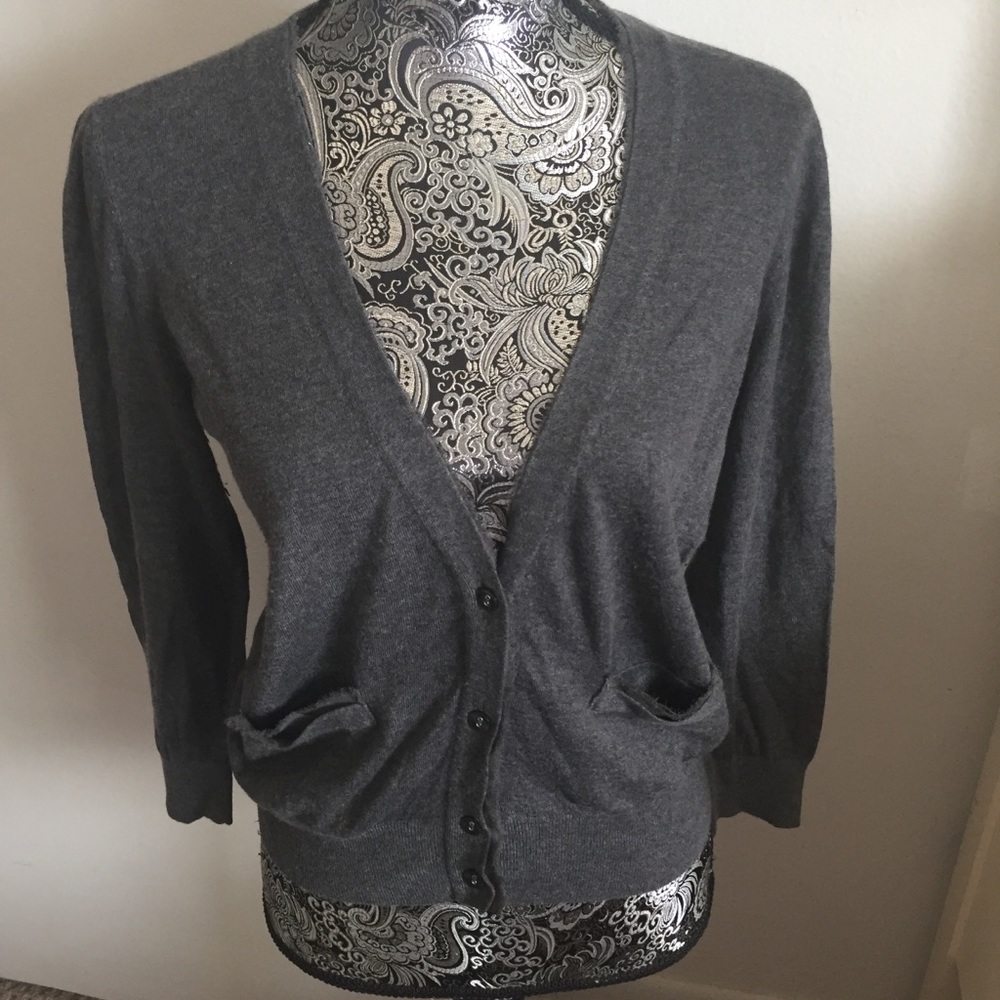 ANN TAYLOR GRAY CARDIGAN SWEATER M